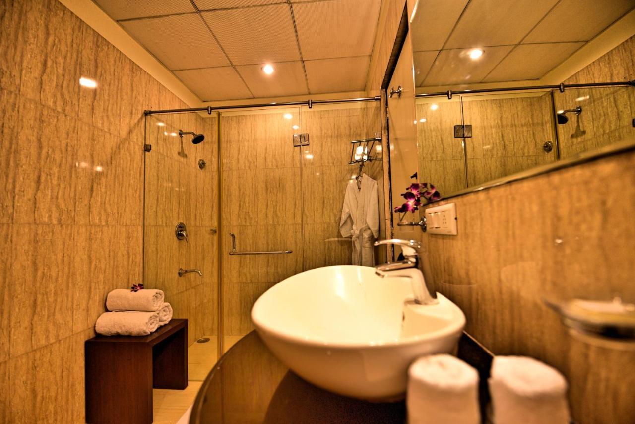 Hotel Surya Plaza Kota  Kültér fotó