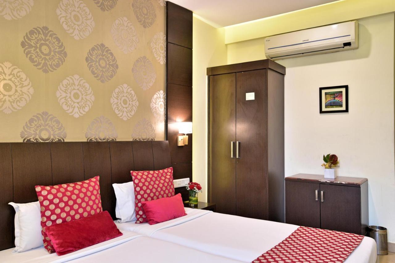 Hotel Surya Plaza Kota  Kültér fotó