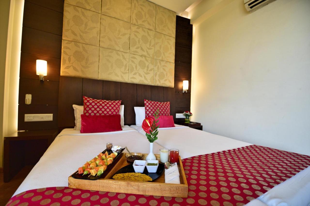 Hotel Surya Plaza Kota  Kültér fotó