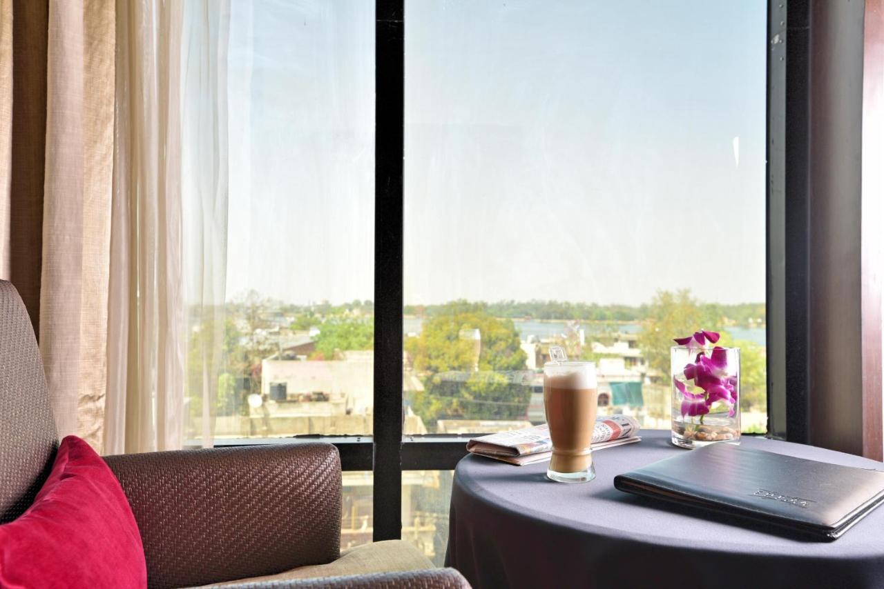 Hotel Surya Plaza Kota  Kültér fotó