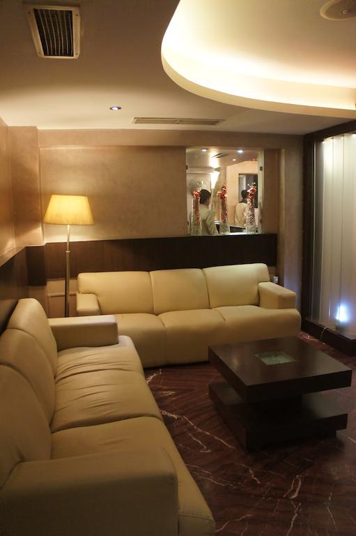 Hotel Surya Plaza Kota  Kültér fotó