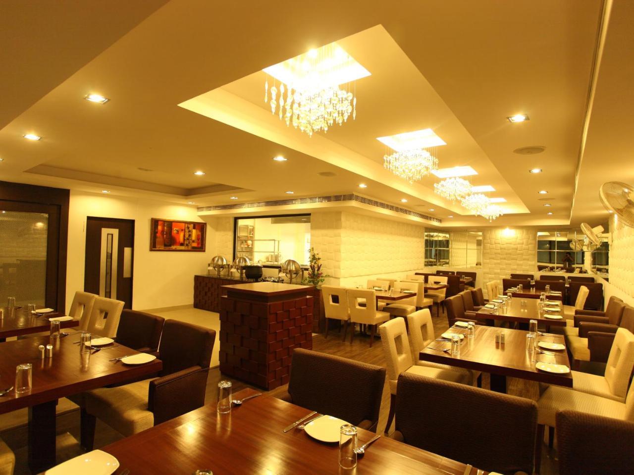 Hotel Surya Plaza Kota  Kültér fotó