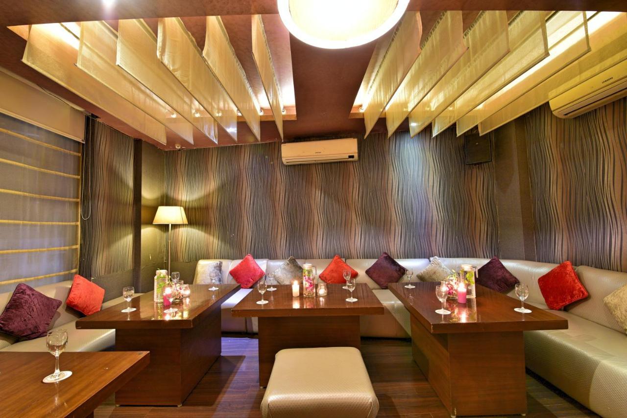 Hotel Surya Plaza Kota  Kültér fotó