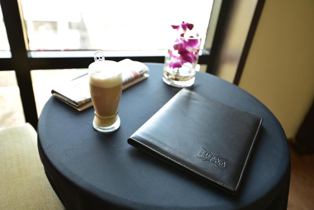 Hotel Surya Plaza Kota  Kültér fotó