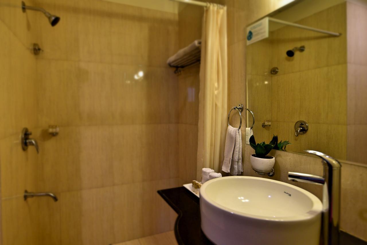 Hotel Surya Plaza Kota  Kültér fotó