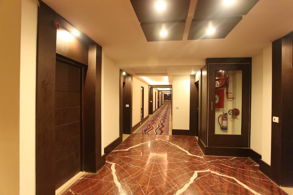 Hotel Surya Plaza Kota  Kültér fotó