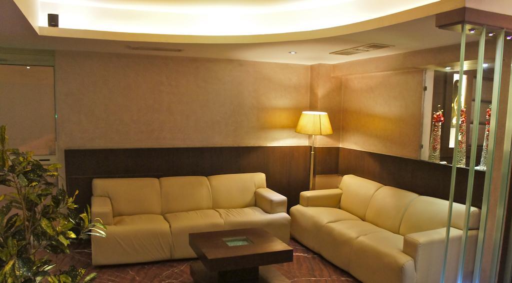 Hotel Surya Plaza Kota  Kültér fotó